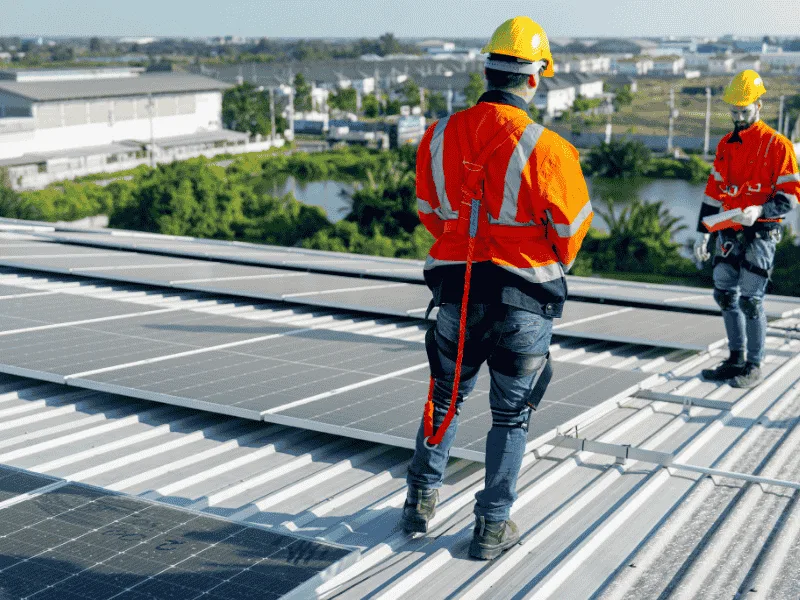 Emergency roofing in Tampa during storms and strong winds